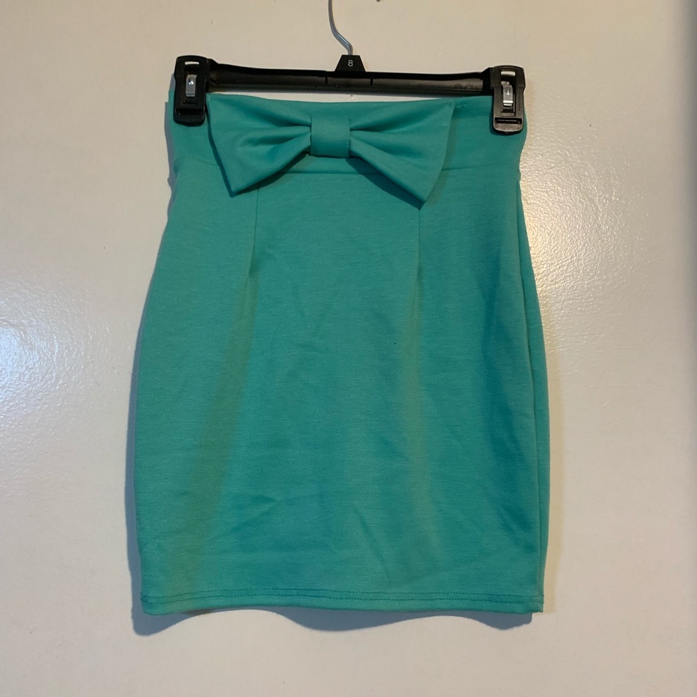 Green skirt - Picture 2 of 2